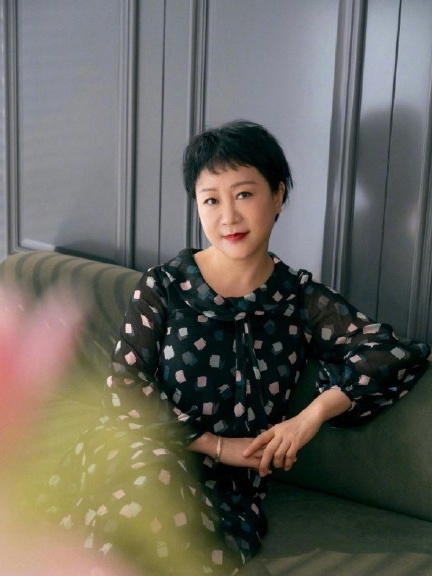 杨紫说妈妈跟所有人都说牛年大吉 网友：虎年第一天的快乐是杨紫妈妈给的！休闲区蓝鸢梦想 - Www.slyday.coM