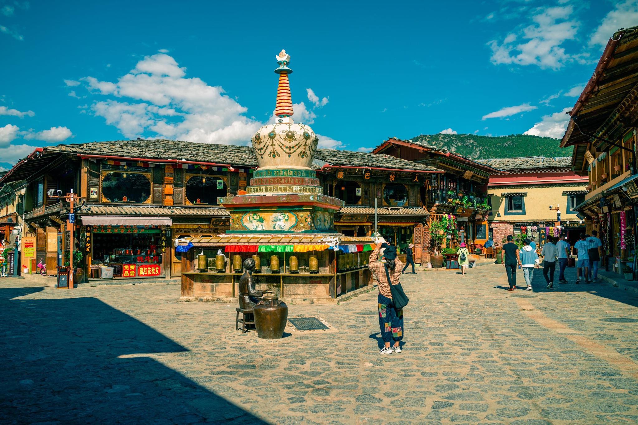 独克宗古城,是一座具有1300多年历史的古城_高清图集_新浪网