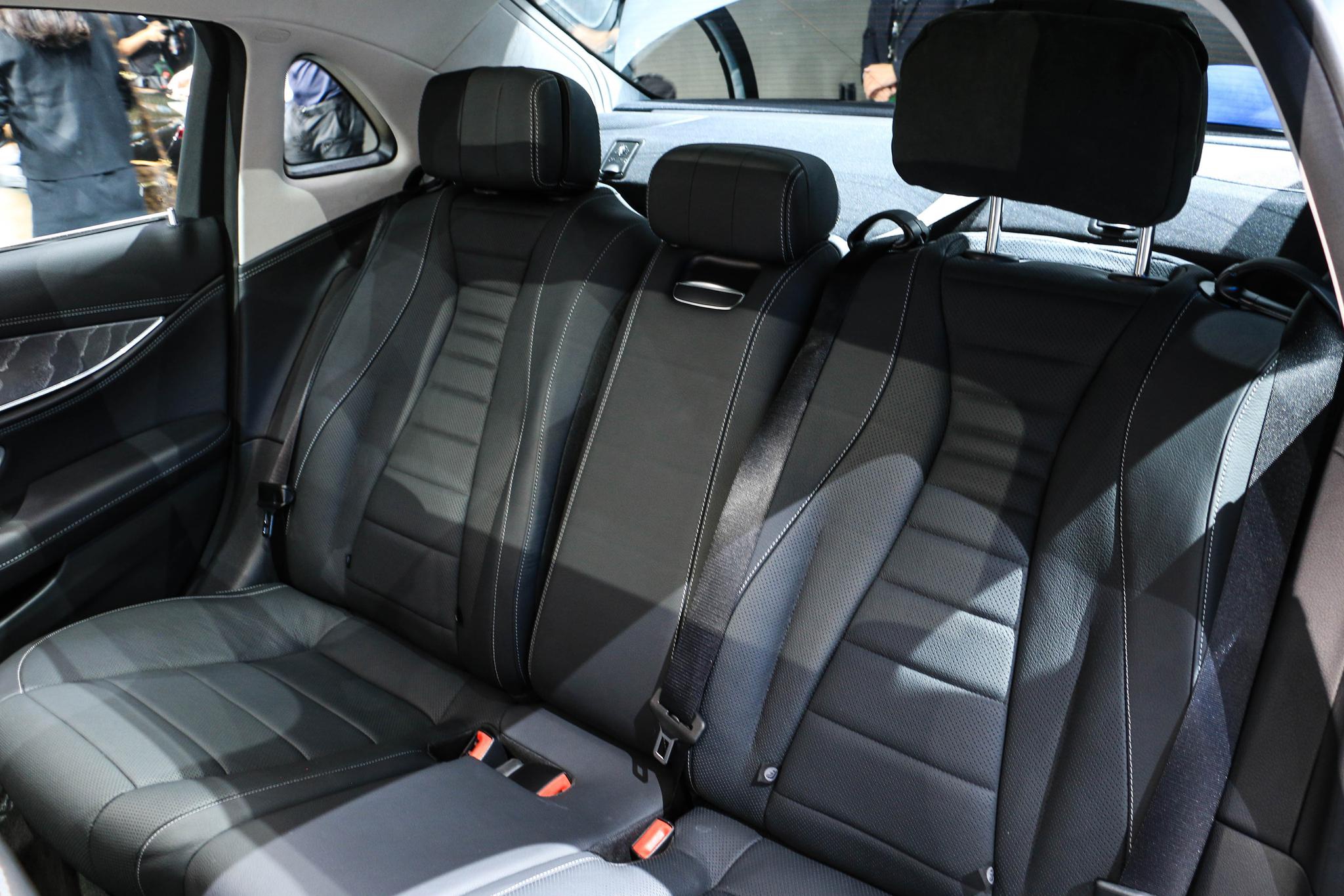 2020北京车展丨优雅不息,运动不弃 奔驰新e级长轴距版实拍图解