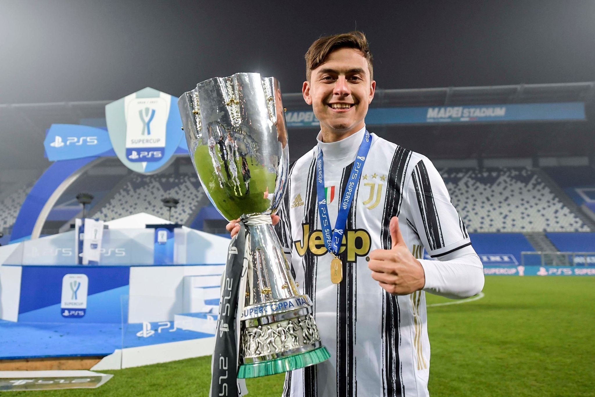 迪巴拉捧杯时刻