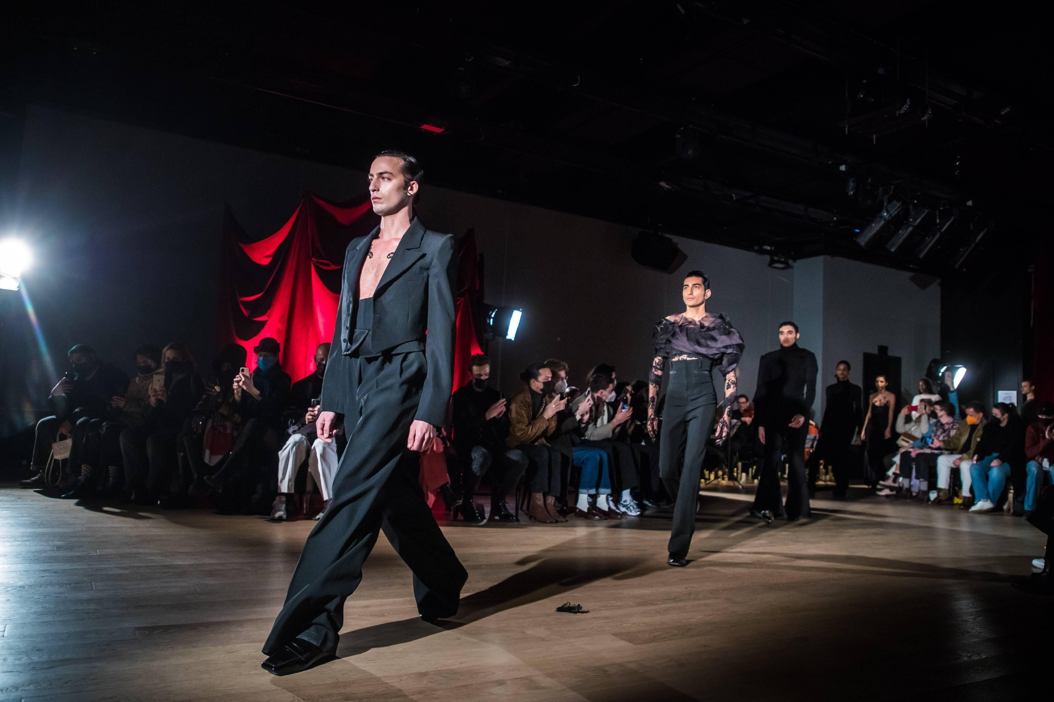 巴黎男装周设计师阿图罗奥贝格罗时装秀