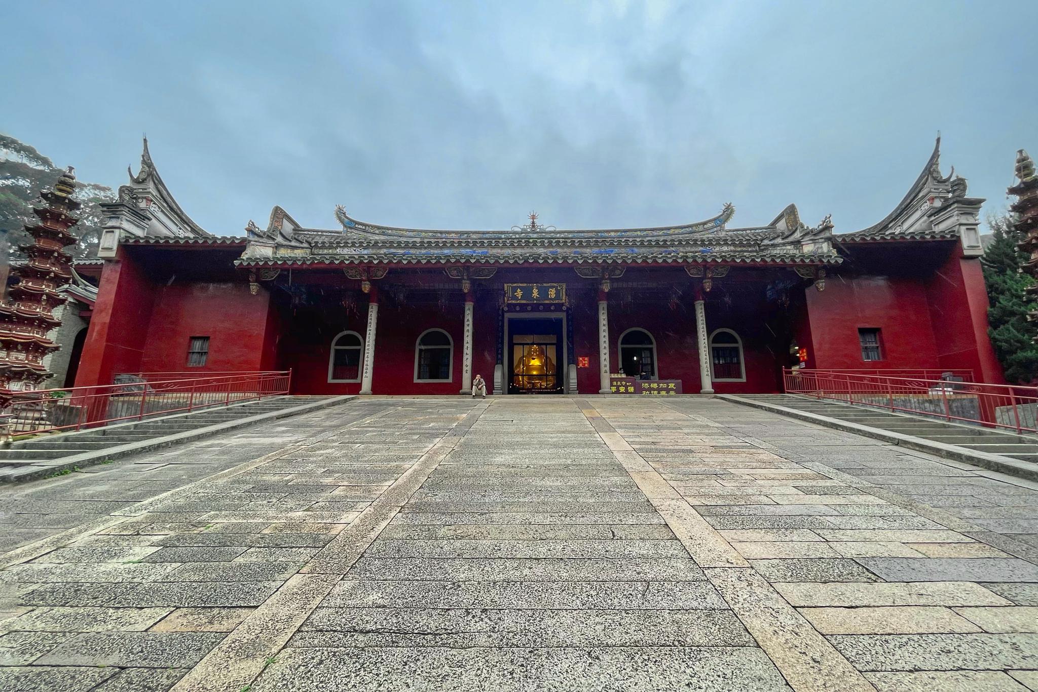 涌泉寺始建于783年,是全国重点寺庙之一,为闽刹之冠