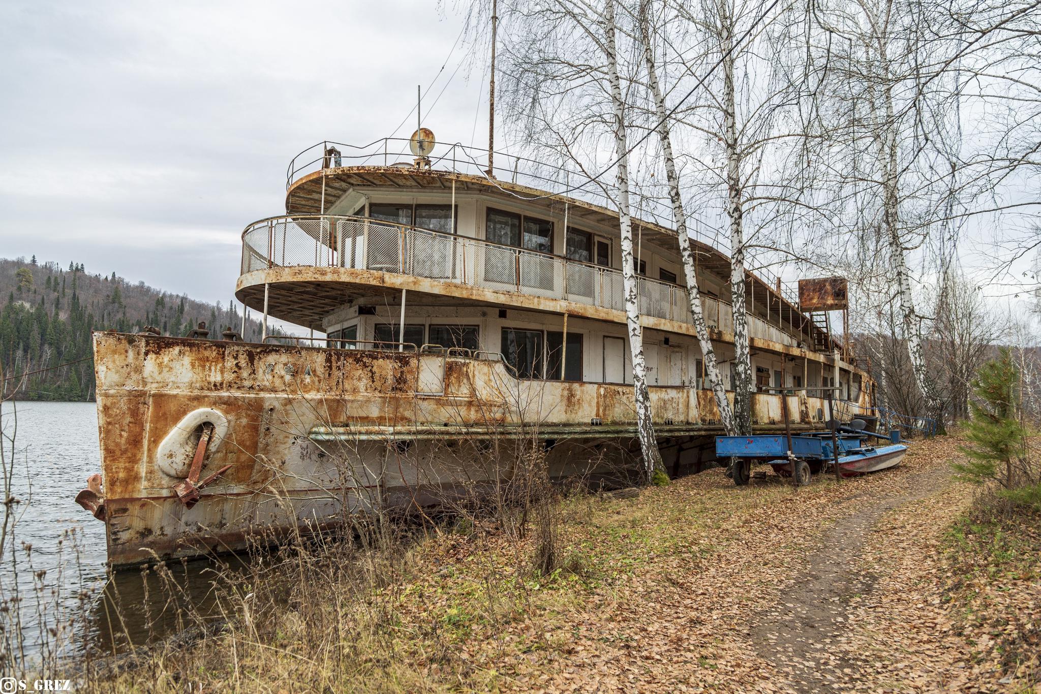探索俄国巴什科尔托斯坦共和国巴甫洛夫水库废弃轮船