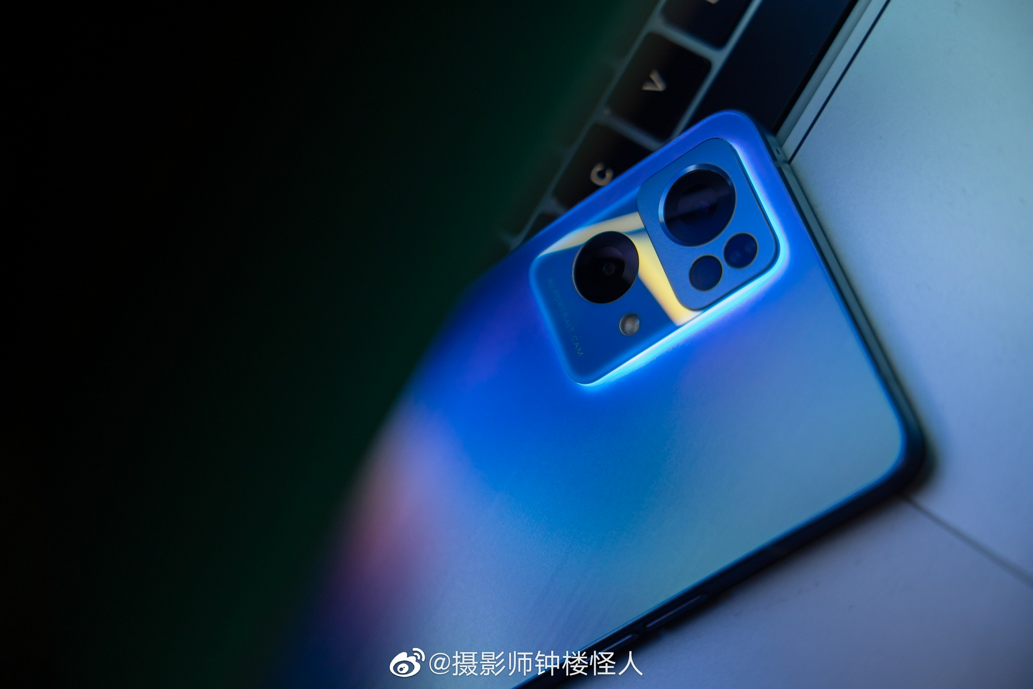 oppo reno 7 pro背后的呼吸灯在充电时真的很好看……|呼吸灯|充电