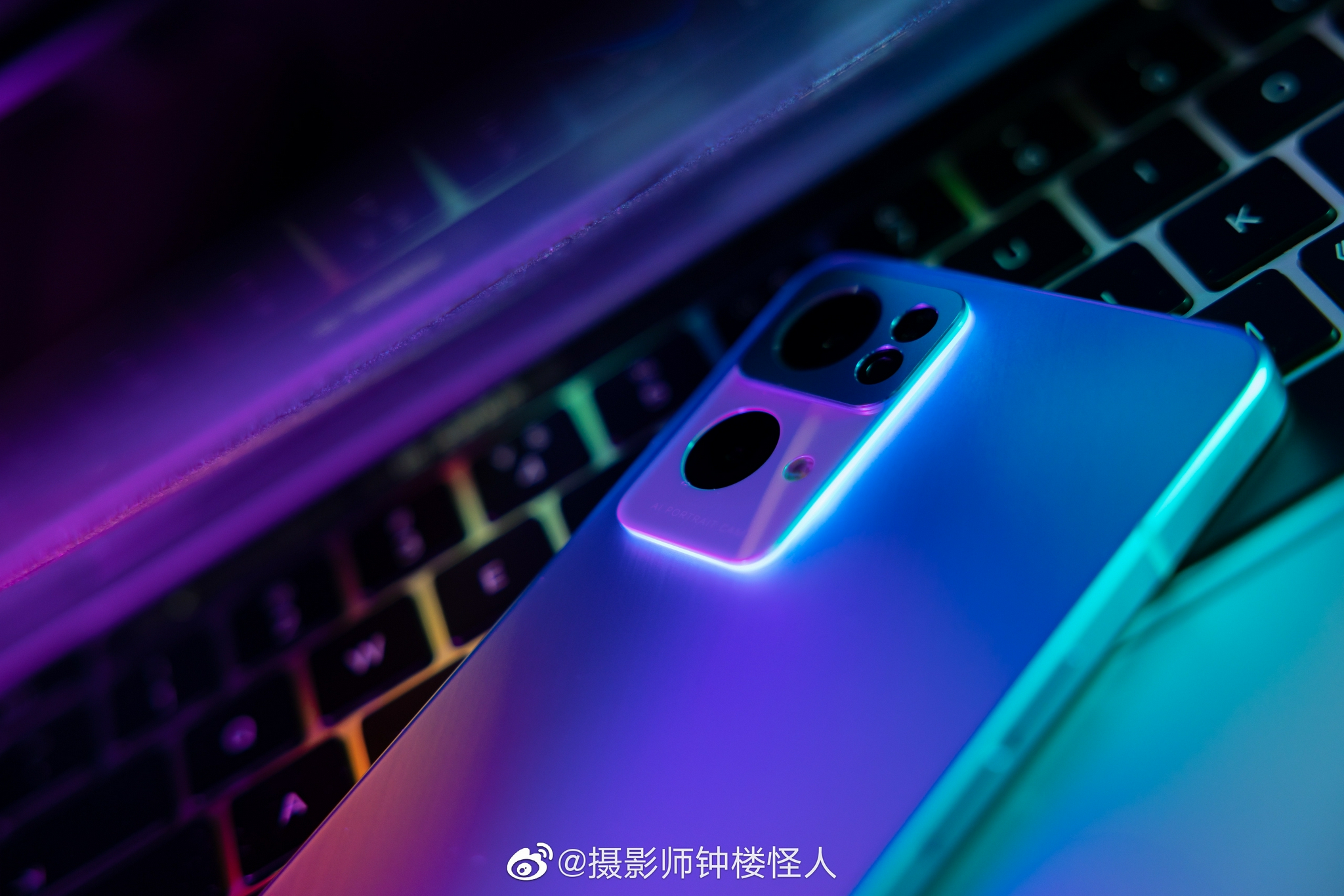 oppo reno 7 pro背后的呼吸灯在充电时真的很好看……