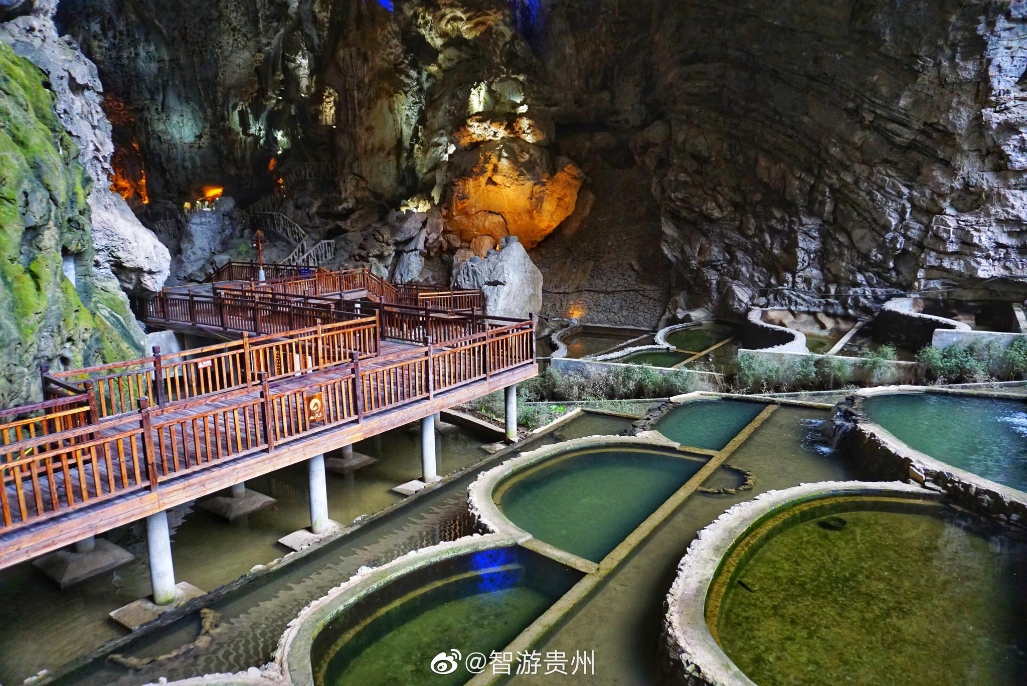 或波涛汹涌一泻千里,动中有静,静中有动,令人惊叹@九洞天景区  0