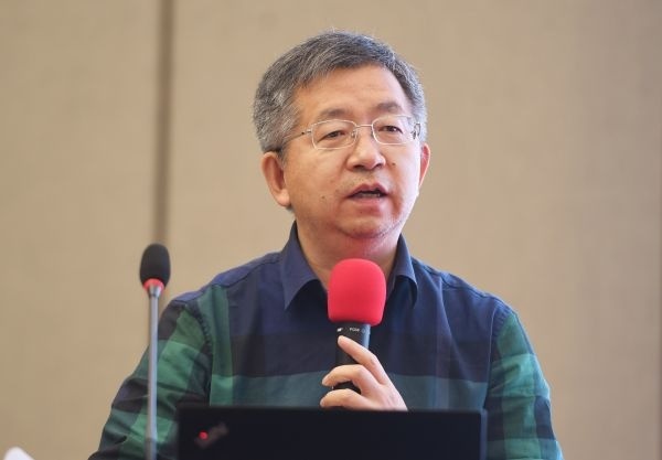 建筑材料工业情报技术研究所副总工程师王新春现场演讲.