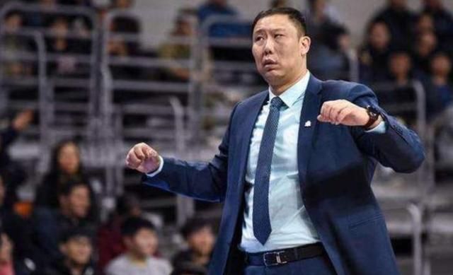 权,李原宇篮下强攻得手,吉林男篮的希尔第一攻出现失误,随后张彪得分