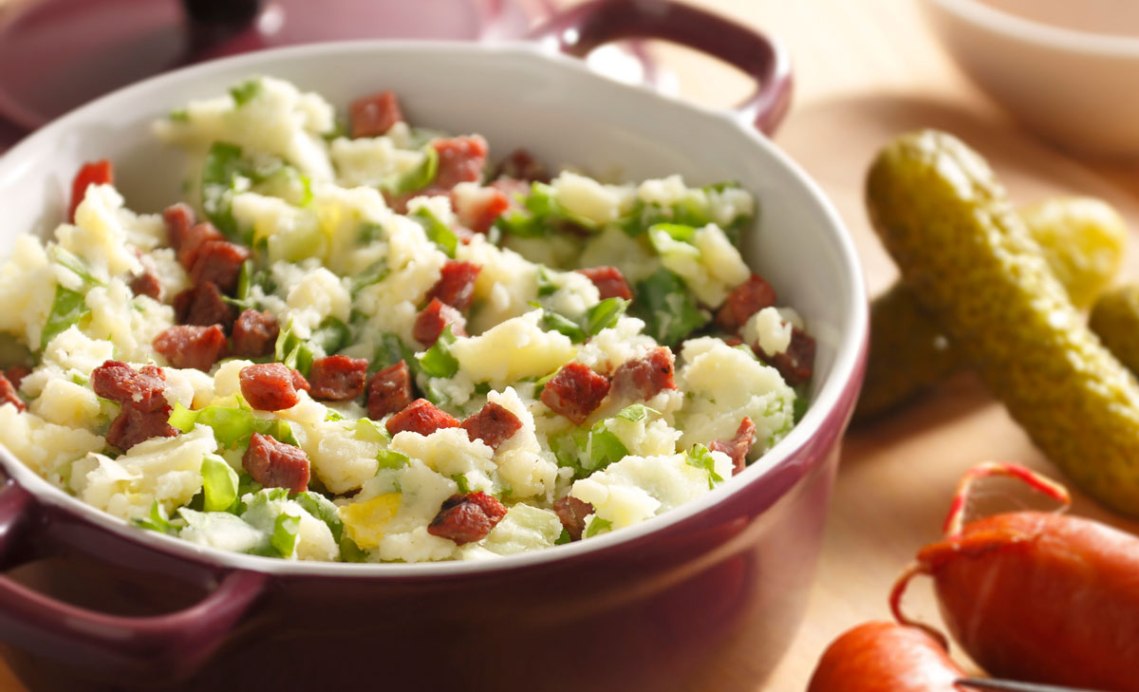 stamppot,意思是土豆泥,是一种传统的荷兰菜,由土豆泥和一种或几种