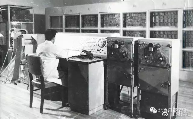 1965 年九院理论部氢弹研制"百日会战"期间使用的j501电子管计算机.
