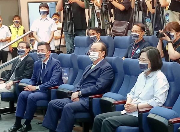 一架外国飞机突然降落台湾，不到24小时，解放军紧急行动，岛内慌了休闲区蓝鸢梦想 - Www.slyday.coM