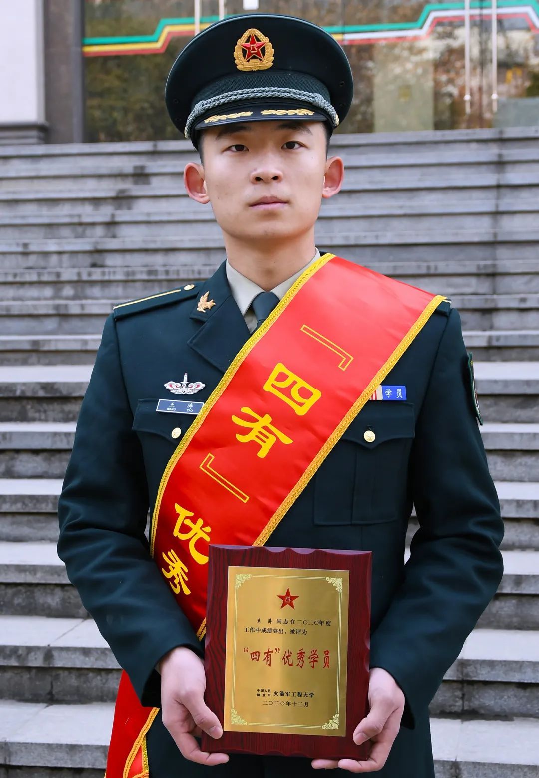 今天快递君带大家看看火箭军工程大学首次表彰的"四有"优秀学员(士兵)