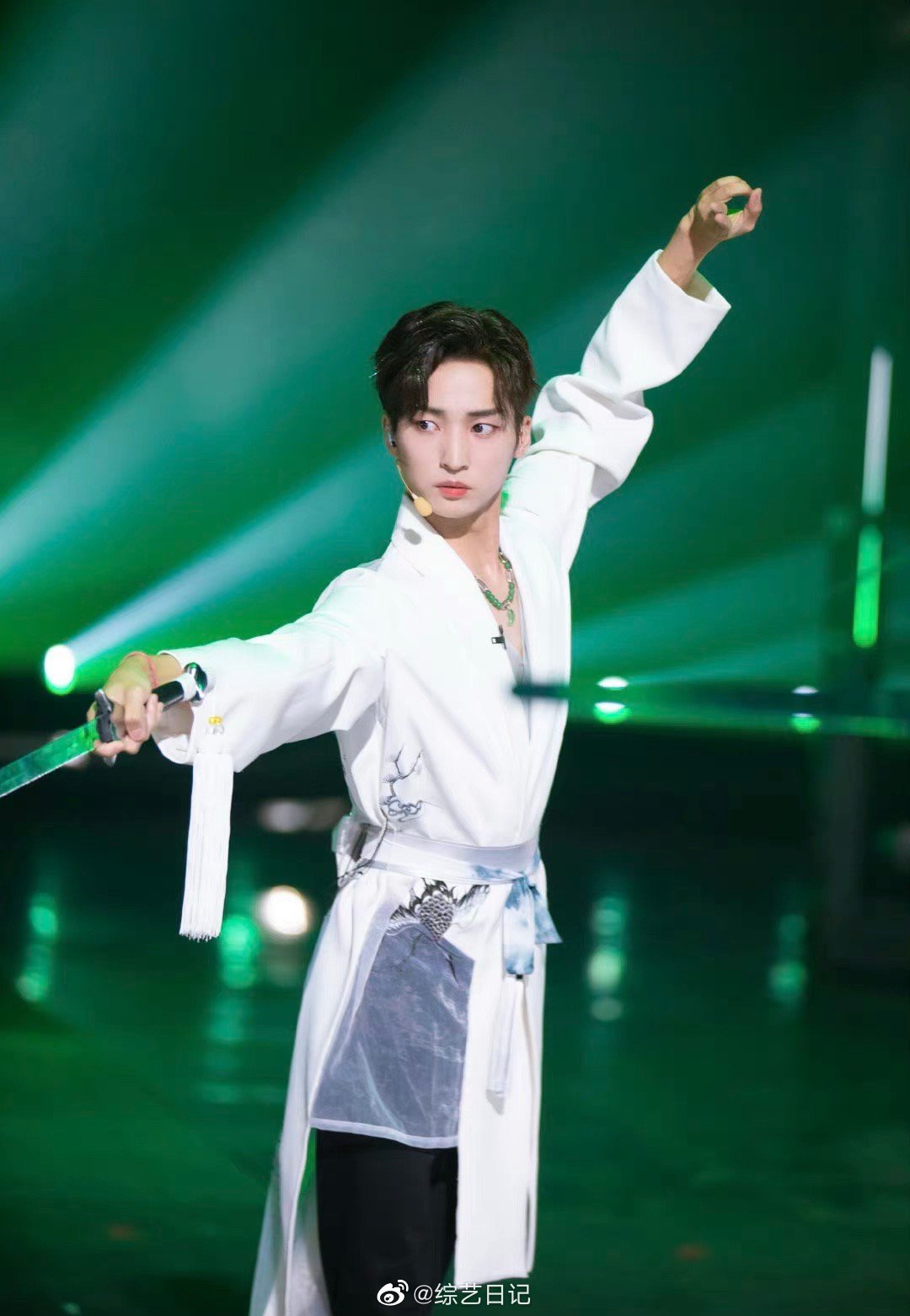 看李响老师跳舞是会哭的把情绪带到舞蹈里