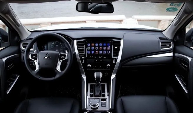 内饰方面,三菱帕杰罗劲畅同样以实用为主.