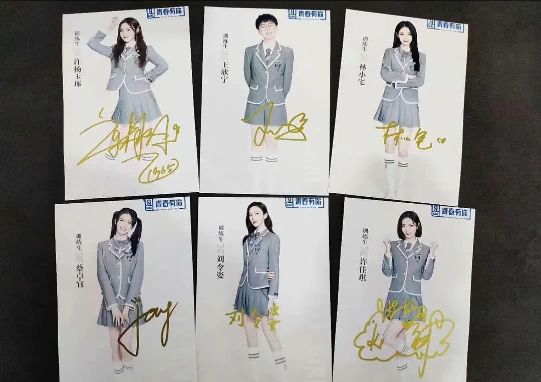 许佳琪画云朵,看到虞书欣后捧腹大笑