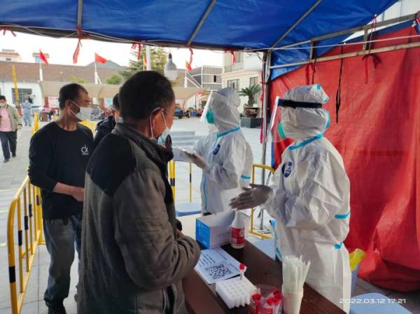 “我是护士，我可以帮忙！”杭州这个核酸检测点里，她们协助采样500余人休闲区蓝鸢梦想 - Www.slyday.coM