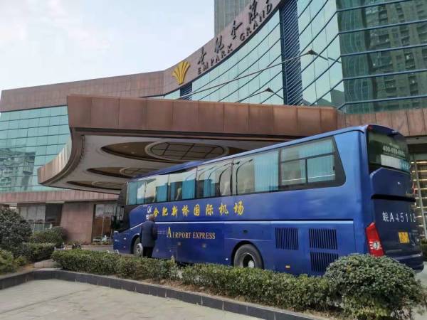 合肥新桥国际机场航站楼的机场巴士正式开通,途径合肥南站城市候机楼