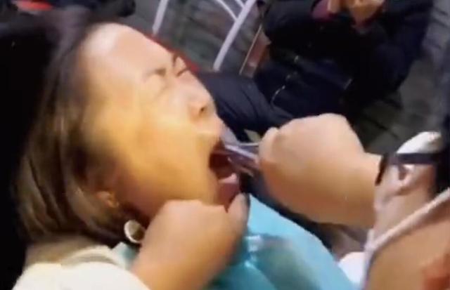 女子拔智齿牙医生拉硬拽摇晃1小时，都给姐拔笑了休闲区蓝鸢梦想 - Www.slyday.coM