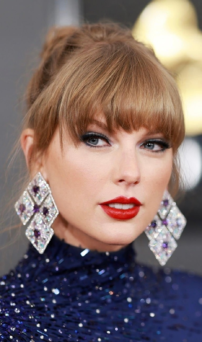 霉霉格莱美红毯生图 八年前我初次见她长这样,现在她还长这样