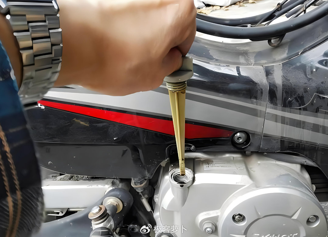 摩友硬干货摩托车机油多久更换一次保质期是多久