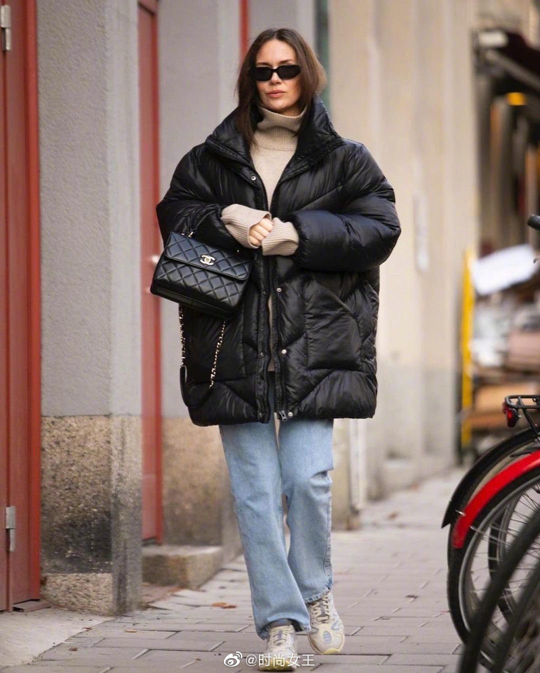 ins时尚博主 caroline blomst的冬日街拍look更新……__财经头条