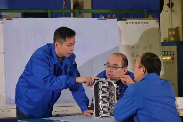 柳州的汽车车间里,有一名90后"神笔马良"|吴才龙|数控|广西_新浪新闻