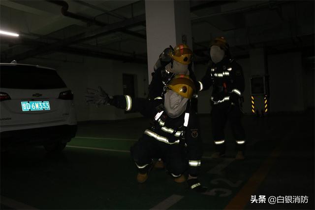 白银市消防救援支队安全员和紧急救助小组培训系列报道六：扎实开展地下建筑黑暗环境中方位识别与撤离训练休闲区蓝鸢梦想 - Www.slyday.coM