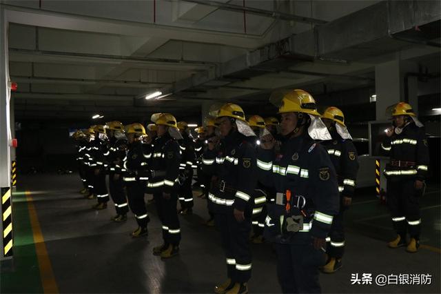 白银市消防救援支队安全员和紧急救助小组培训系列报道六：扎实开展地下建筑黑暗环境中方位识别与撤离训练休闲区蓝鸢梦想 - Www.slyday.coM