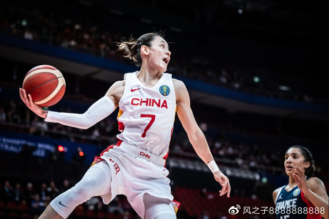 真硬！中国女篮死磕世界第一，半场落后10分，内线双塔+奇兵爆发休闲区蓝鸢梦想 - Www.slyday.coM