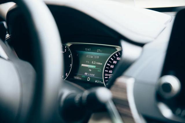 天籁加速略胜迈腾380TSI，日产“超变擎”显露硬核底色