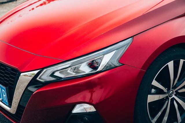 天籁加速略胜迈腾380TSI，日产“超变擎”显露硬核底色