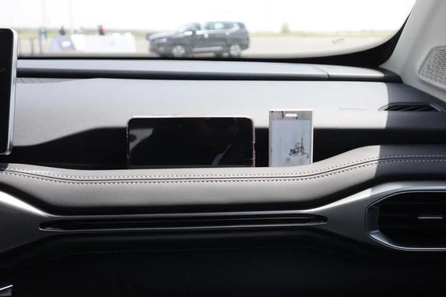 首试吉利豪越：MPV味浓郁的大SUV，开起来却像个灵活的胖子