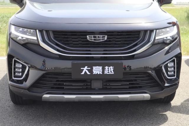 首试吉利豪越：MPV味浓郁的大SUV，开起来却像个灵活的胖子
