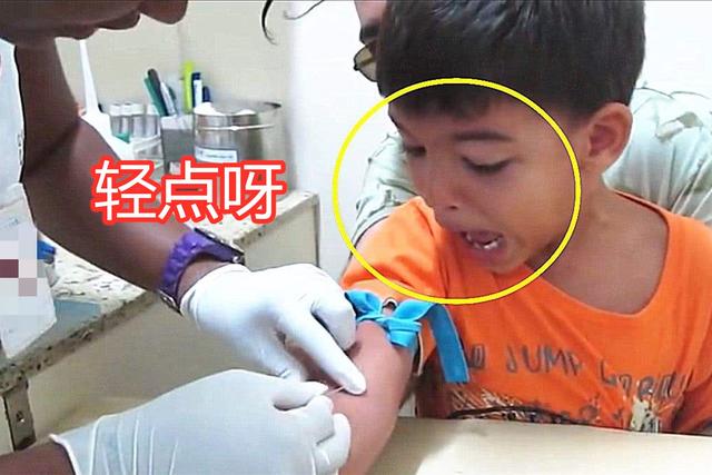 2)让孩子正确认识打针家长应该和孩子讲清楚,打针是为什么,如果孩子