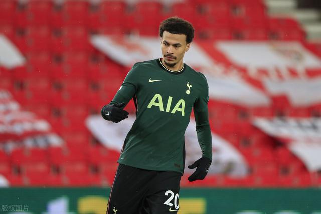 热刺大将与瓜帅女儿“吻到忘记世界”，二人恋爱如今又添实锤！被超模怒甩半年后，热刺球星再觅真爱？休闲区蓝鸢梦想 - Www.slyday.coM