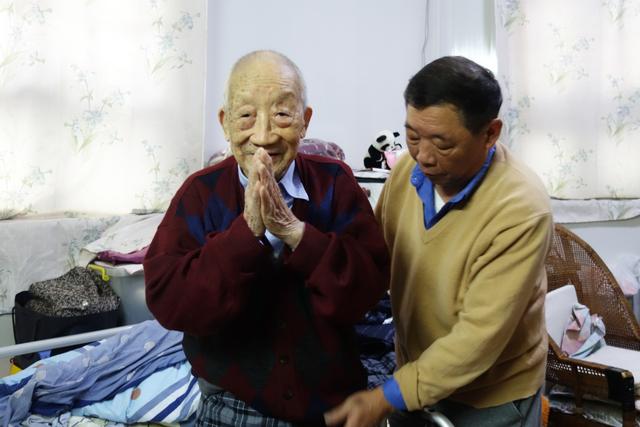 百岁老人行使选举权：我这一票要投给最信得过的代表休闲区蓝鸢梦想 - Www.slyday.coM