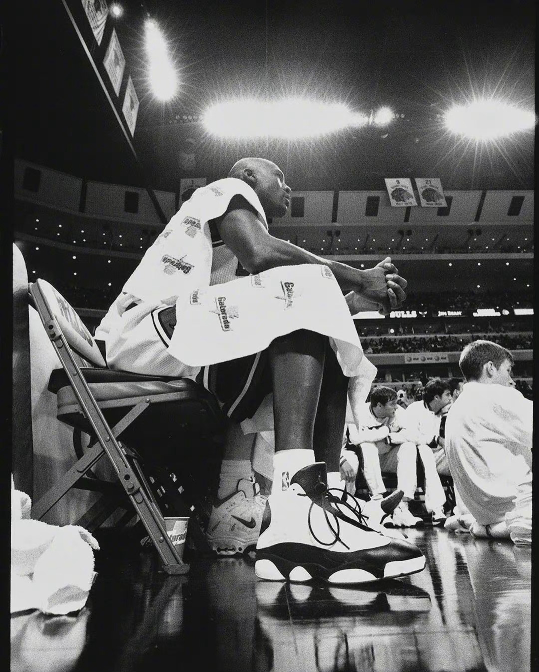 分享一组珍贵的乔丹黑白照片!_高清图集_新浪网