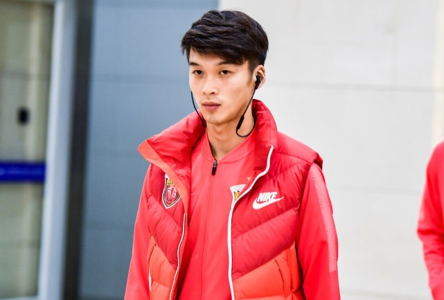 上港中场位置迎新面孔,仅用一场比赛就征服球迷,未来值得重用