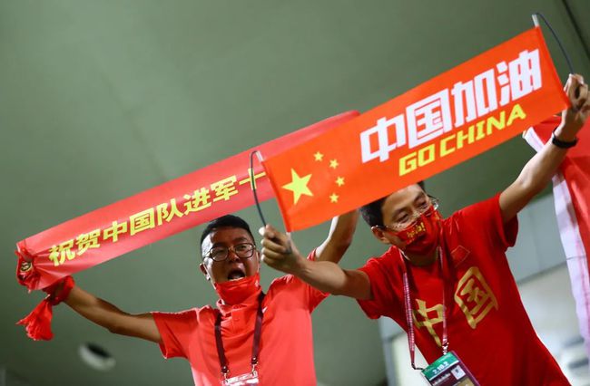 国足用胜利昂首晋级12强赛我们来啦