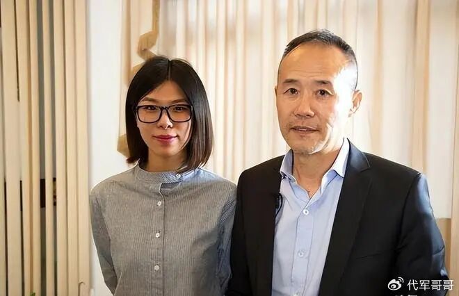 原来她是王石大女儿，比后妈年龄还大，45岁单身不结婚父亲愁白头|王蔚蓝|田朴珺|蔚蓝锂芯|婚姻|母亲_新浪新闻