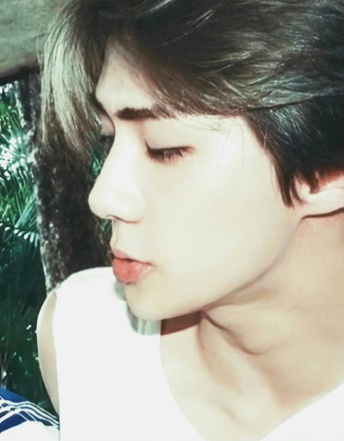 吴世勋侧颜__财经头条