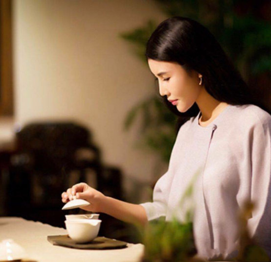 瑜伽疗愈老师王媛让你舒缓压力放松身心用瑜伽感知美好