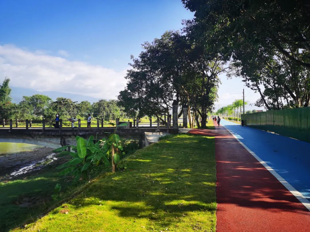 芒市有一条通往人心的滨河步道|芒市|滨河|步道_新浪新闻