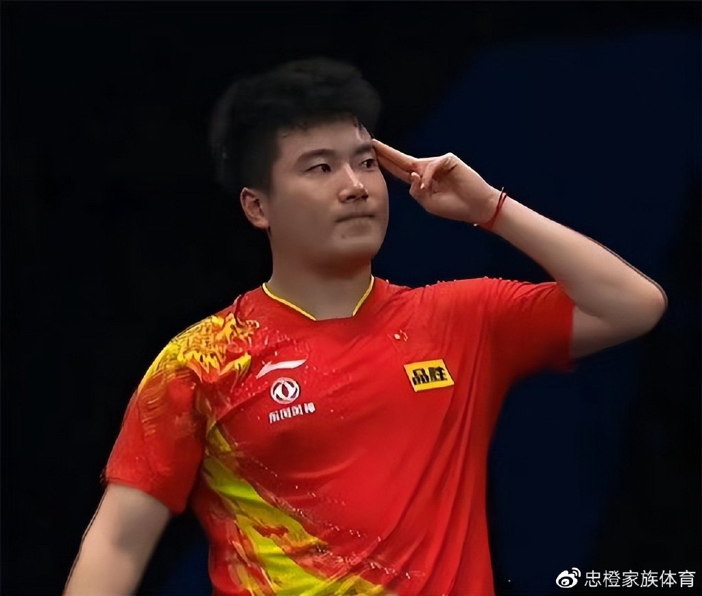 尽显王者霸气!梁靖崑更换庆祝动作被赞,强于林高远奠定国乒地位