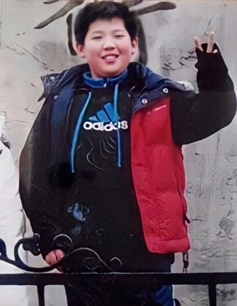 看了看王安宇小时候的照片,感觉王安宇小时候也太可爱了!