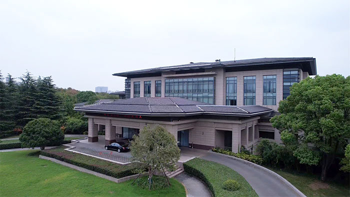 合肥翡翠湖迎宾馆坐拥风景如画的翡翠湖,占地358亩,由6栋风格各异的