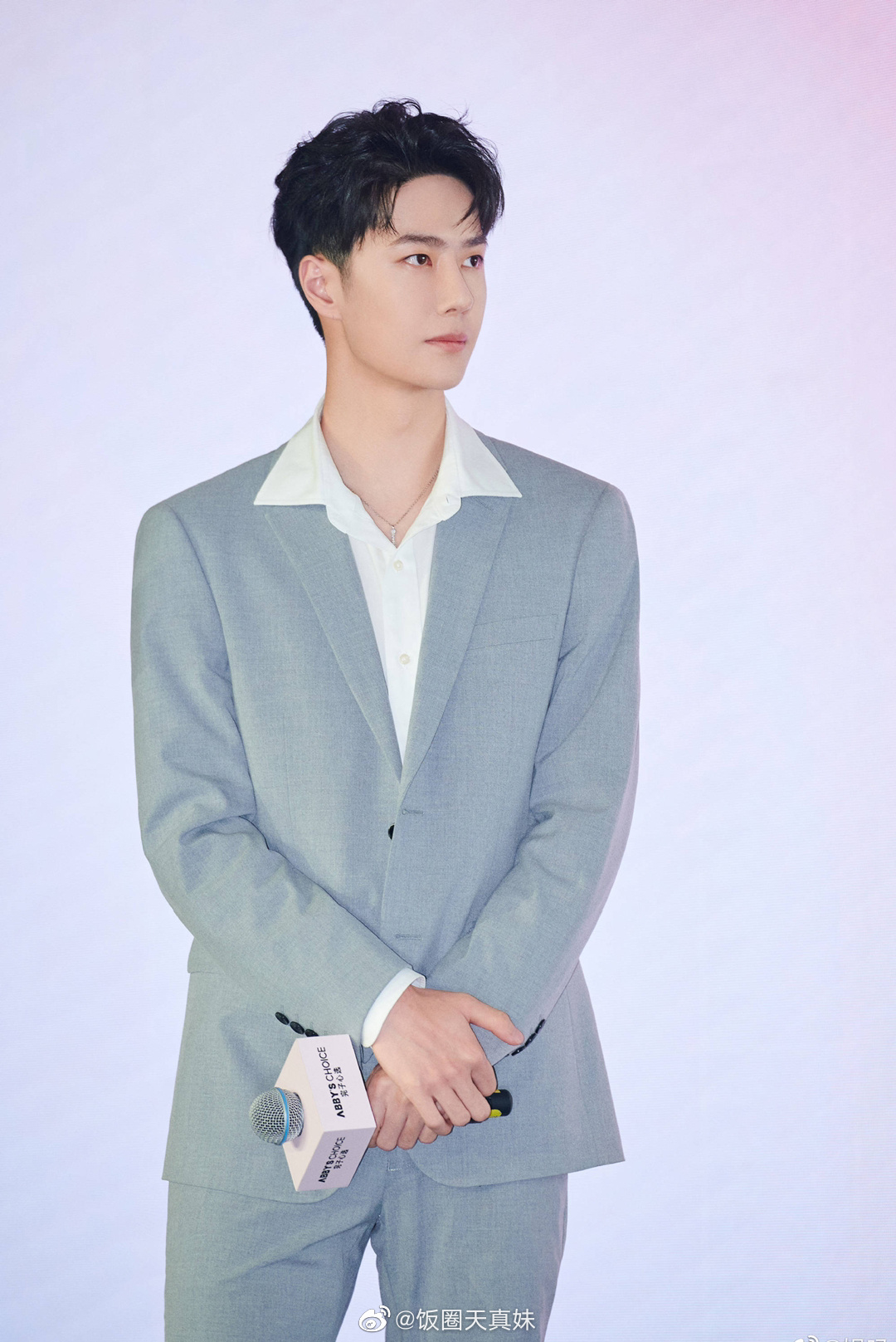 王一博出生一百天纪念照,有被小时候的啵啵可爱到……__财经头条