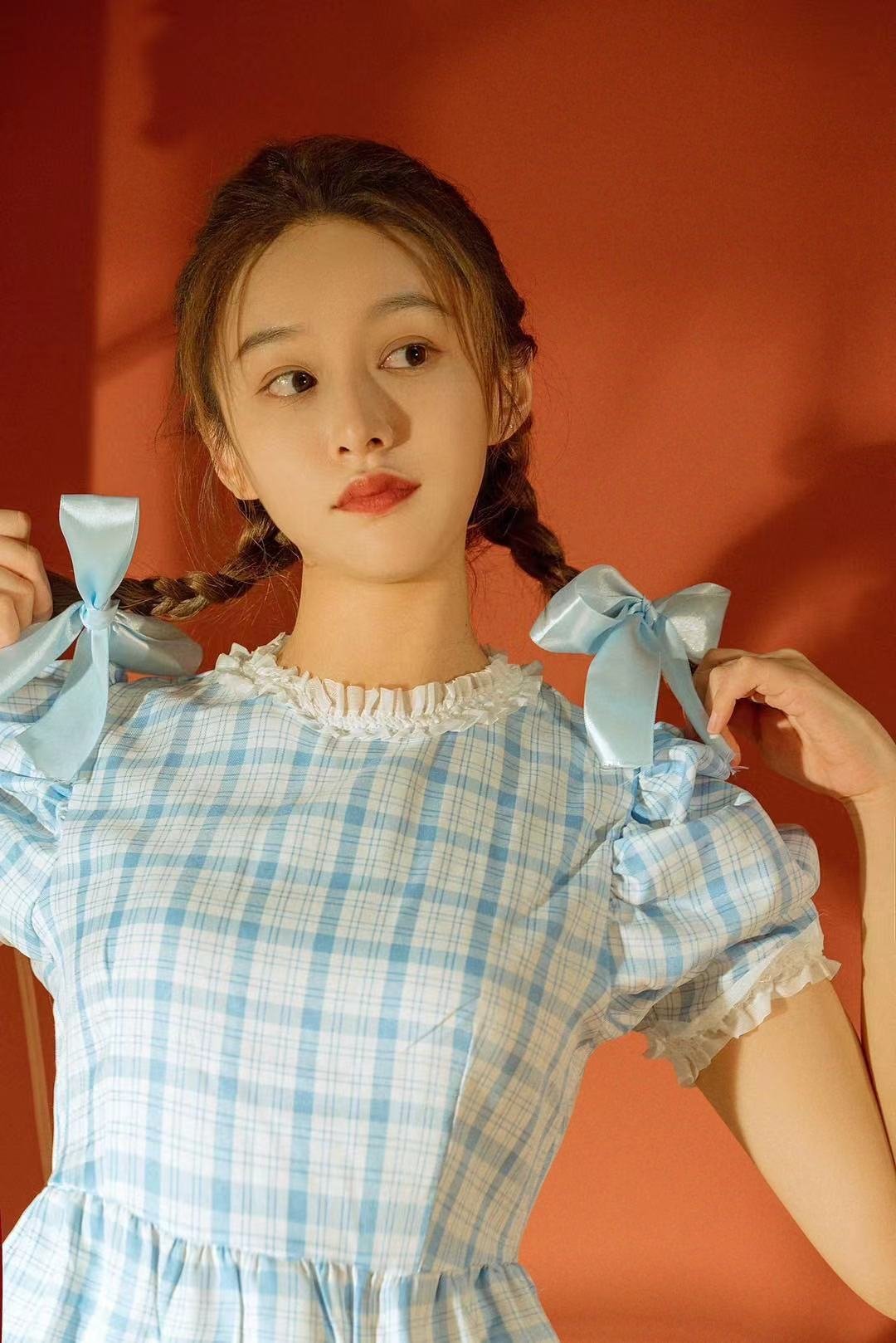 演员@陆妍淇 最新法式田园风写真曝光,浪漫气息浓郁……__财经头条