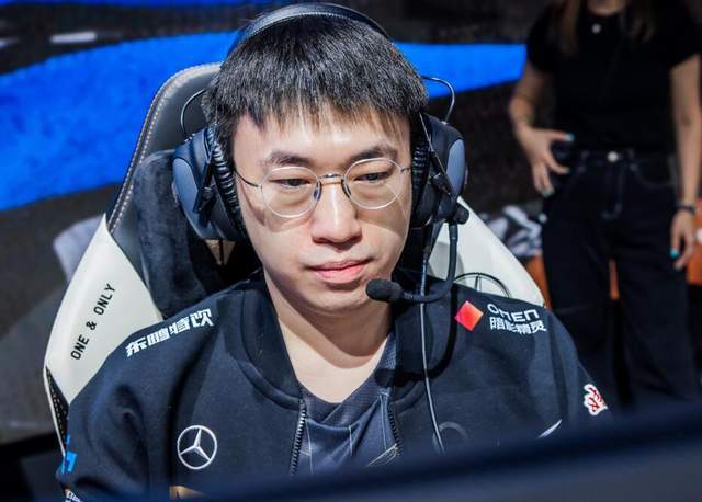 RNG首败后,LCK女主持现场跳舞庆祝,DRX发文嘲讽LPL休闲区蓝鸢梦想 - Www.slyday.coM RNG首败后,LCK女主持现场跳舞庆祝,DRX发文嘲讽LPL休闲区蓝鸢梦想 - Www.slyday.coM