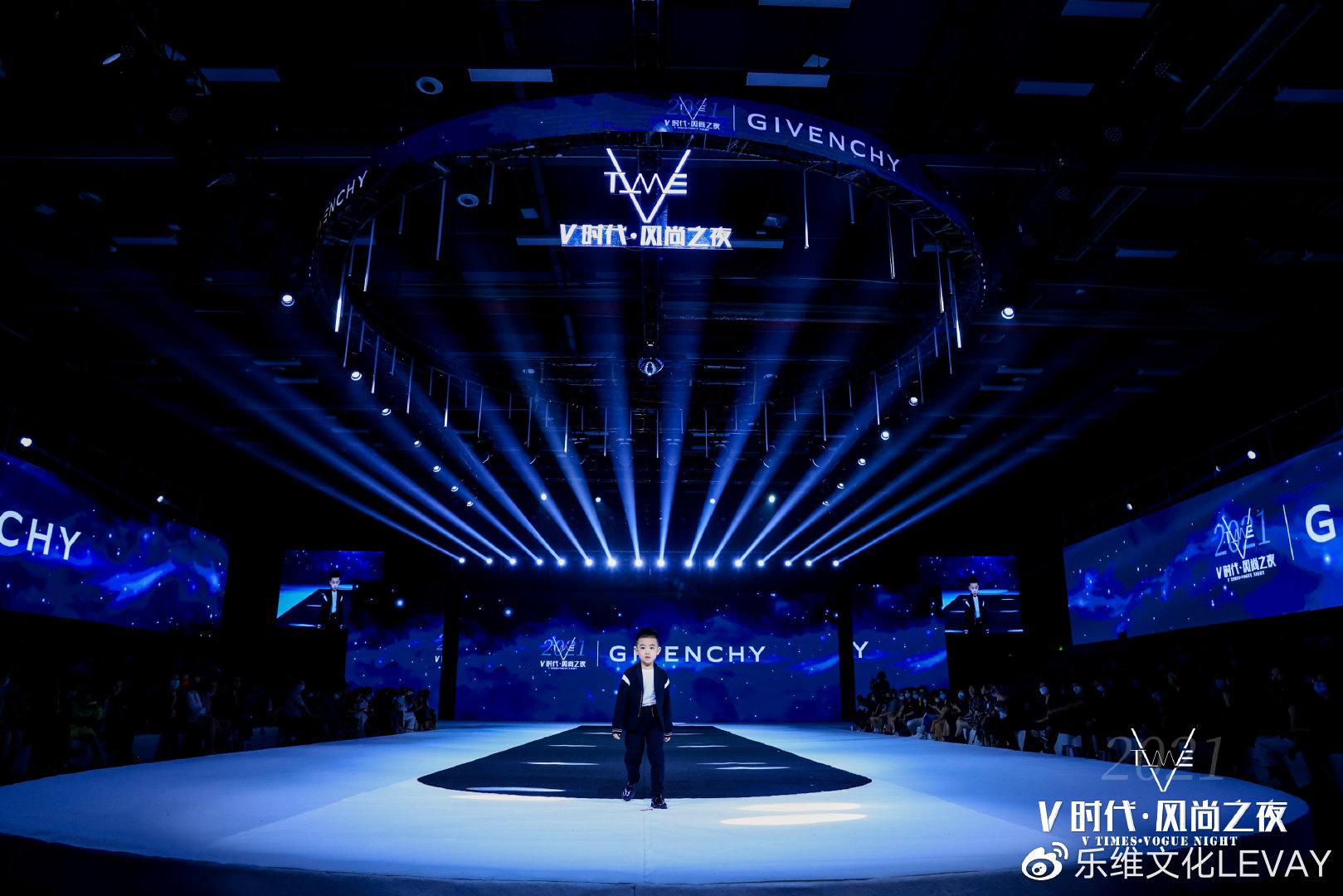 乐维文化:V时代•风尚之夜,纪梵希压轴袁雨杉小小少年闪耀而来|袁雨|乐维|少年_新浪新闻